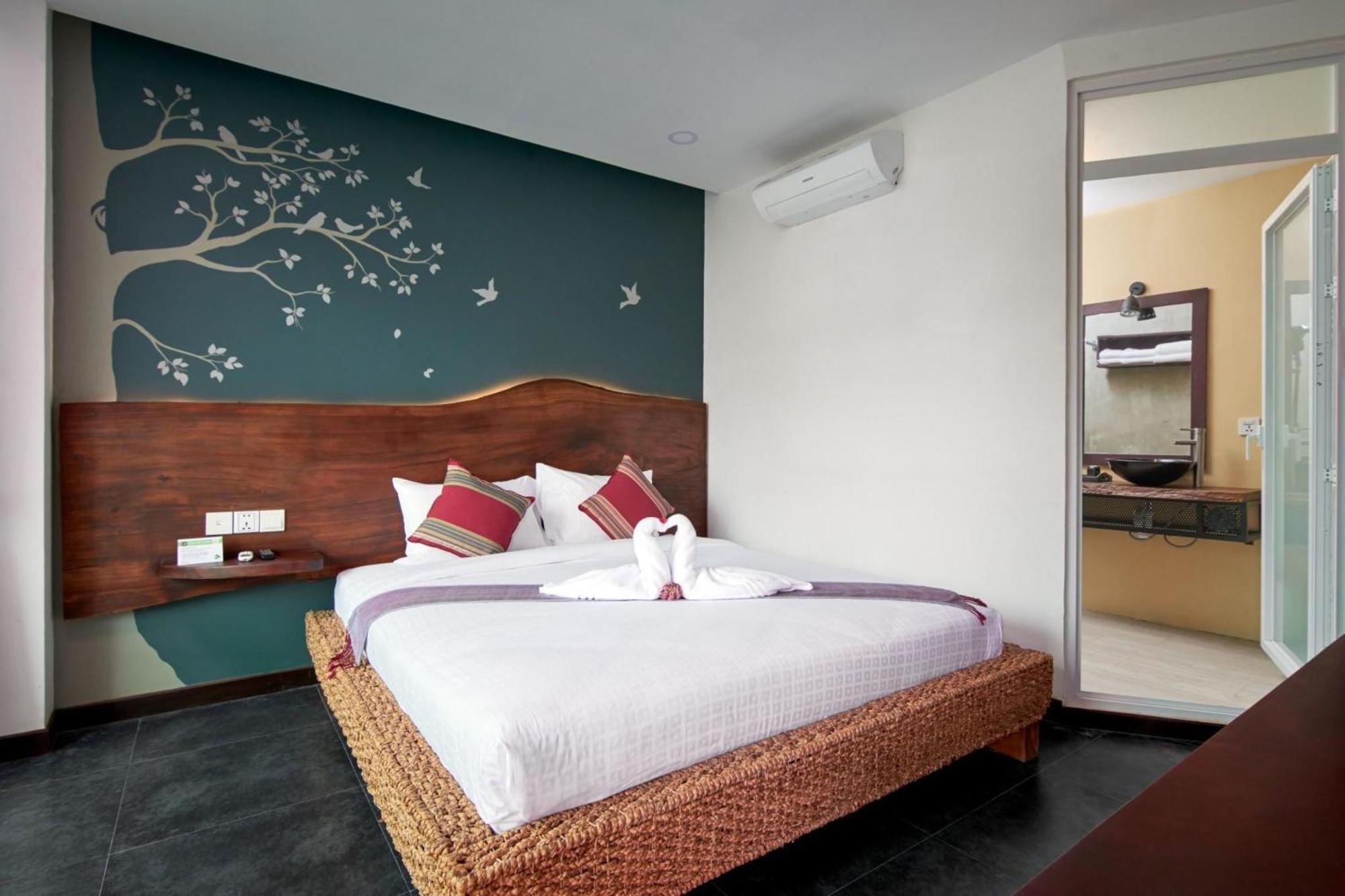 Monsoon Bassac Hotel Phnom Penh Exterior foto