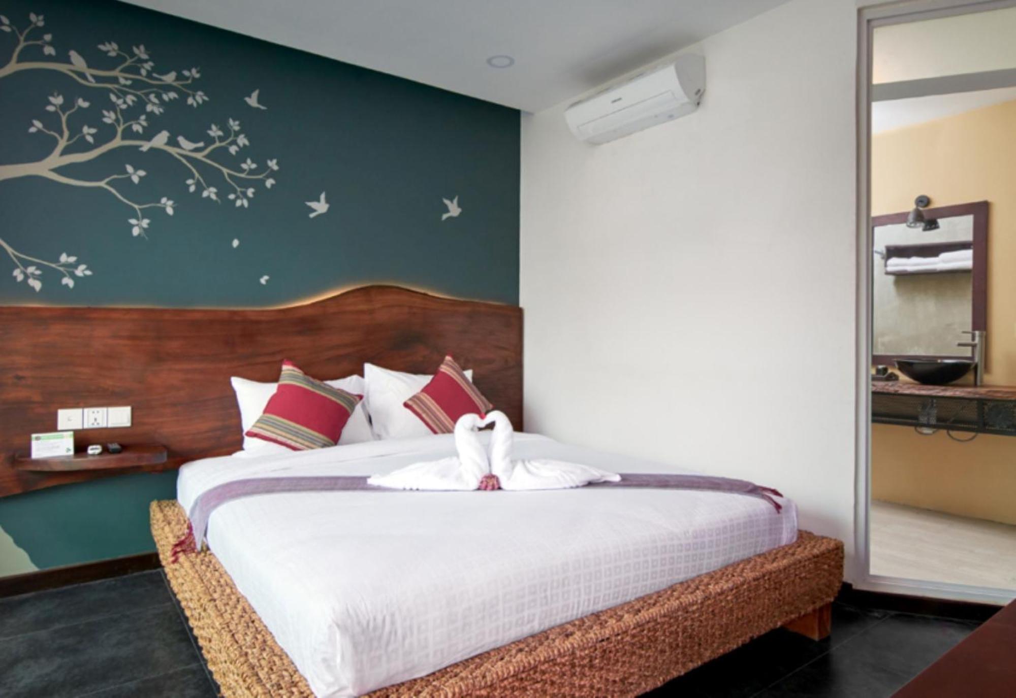 Monsoon Bassac Hotel Phnom Penh Exterior foto