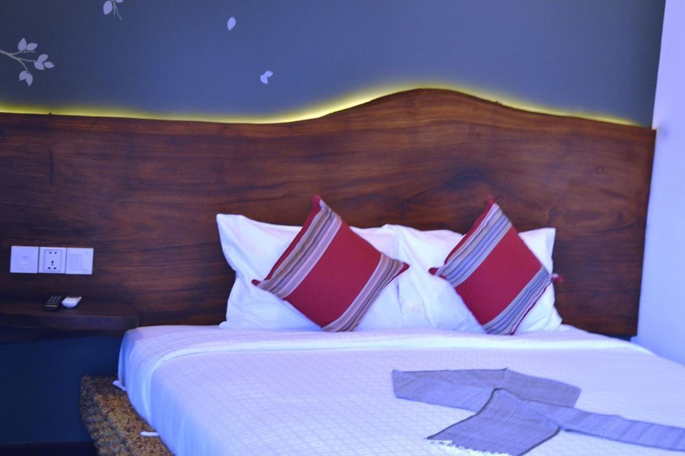 Monsoon Bassac Hotel Phnom Penh Exterior foto