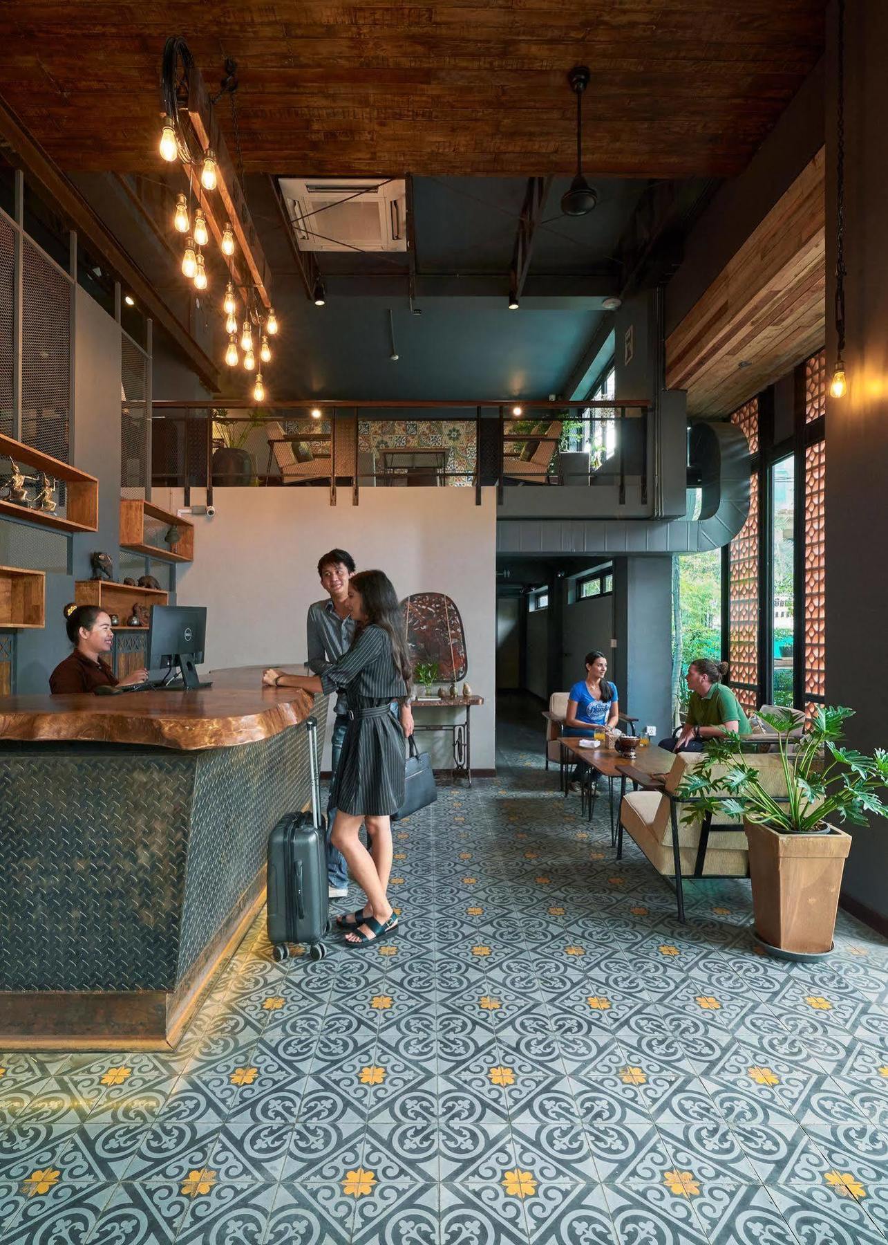 Monsoon Bassac Hotel Phnom Penh Exterior foto