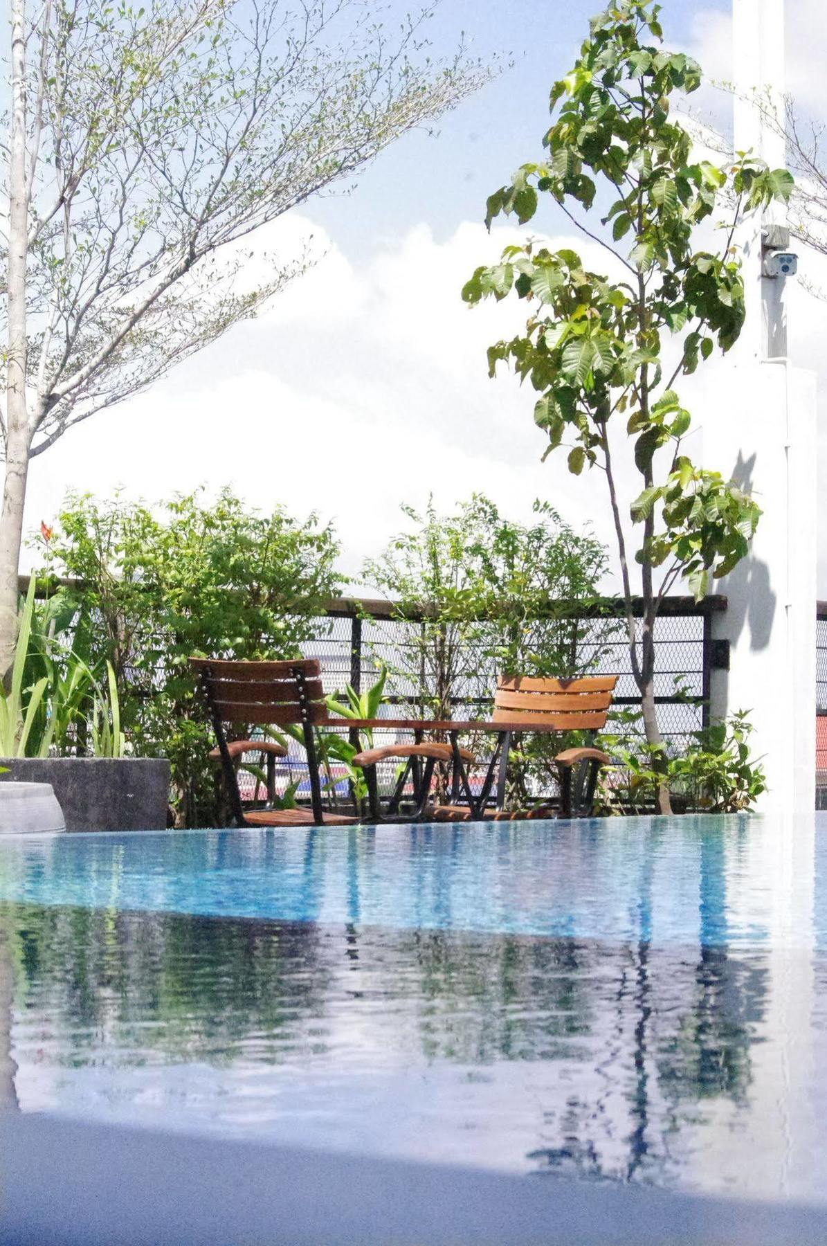 Monsoon Bassac Hotel Phnom Penh Exterior foto